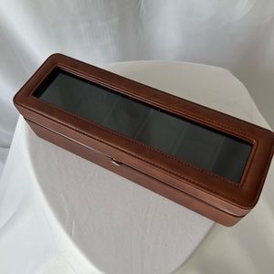 Woodburry 6 pieces watch case.